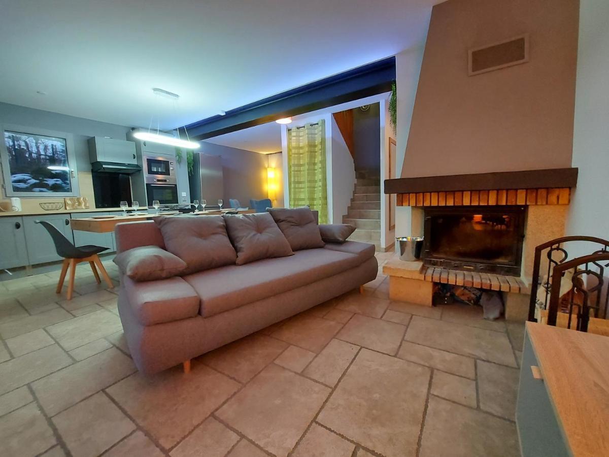 Casa vacanze Entre Et Montagne, Chaleureuse Maison 3 Pièces Avec Très Belle Vue D'annecy. Terrasse, Jardin, Parking, Cheminée, Barbecue …. Saint-Jorioz