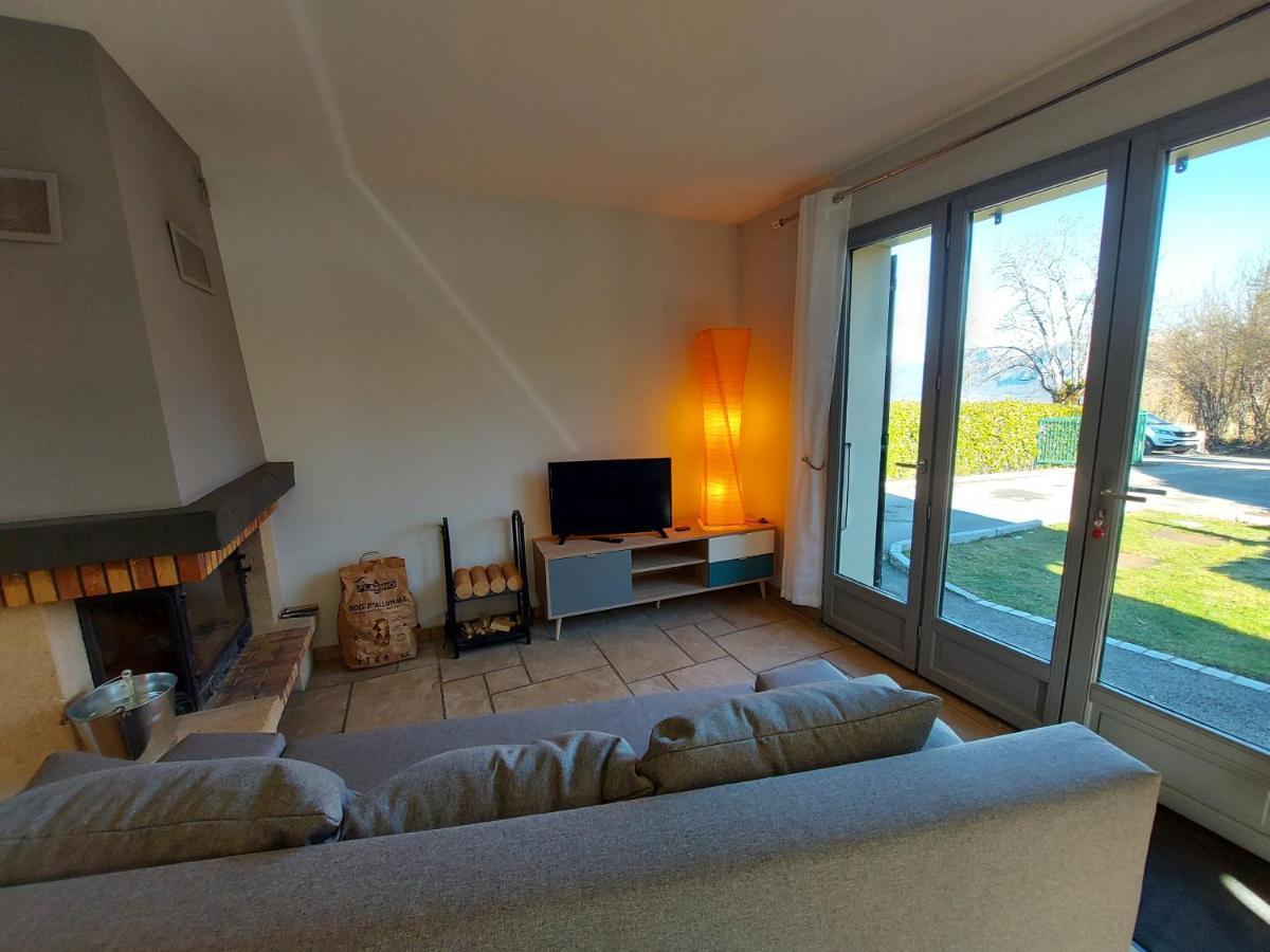 Entre Et Montagne, Chaleureuse Maison 3 Pièces Avec Très Belle Vue D'annecy. Terrasse, Jardin, Parking, Cheminée, Barbecue …. Casa vacanze Saint-Jorioz