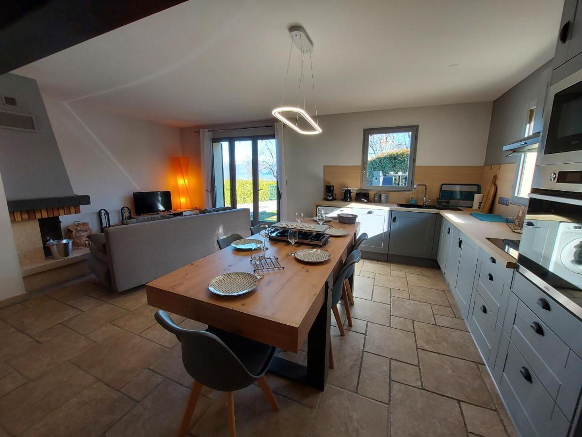 Casa vacanze Entre Et Montagne, Chaleureuse Maison 3 Pièces Avec Très Belle Vue D'annecy. Terrasse, Jardin, Parking, Cheminée, Barbecue …. *
