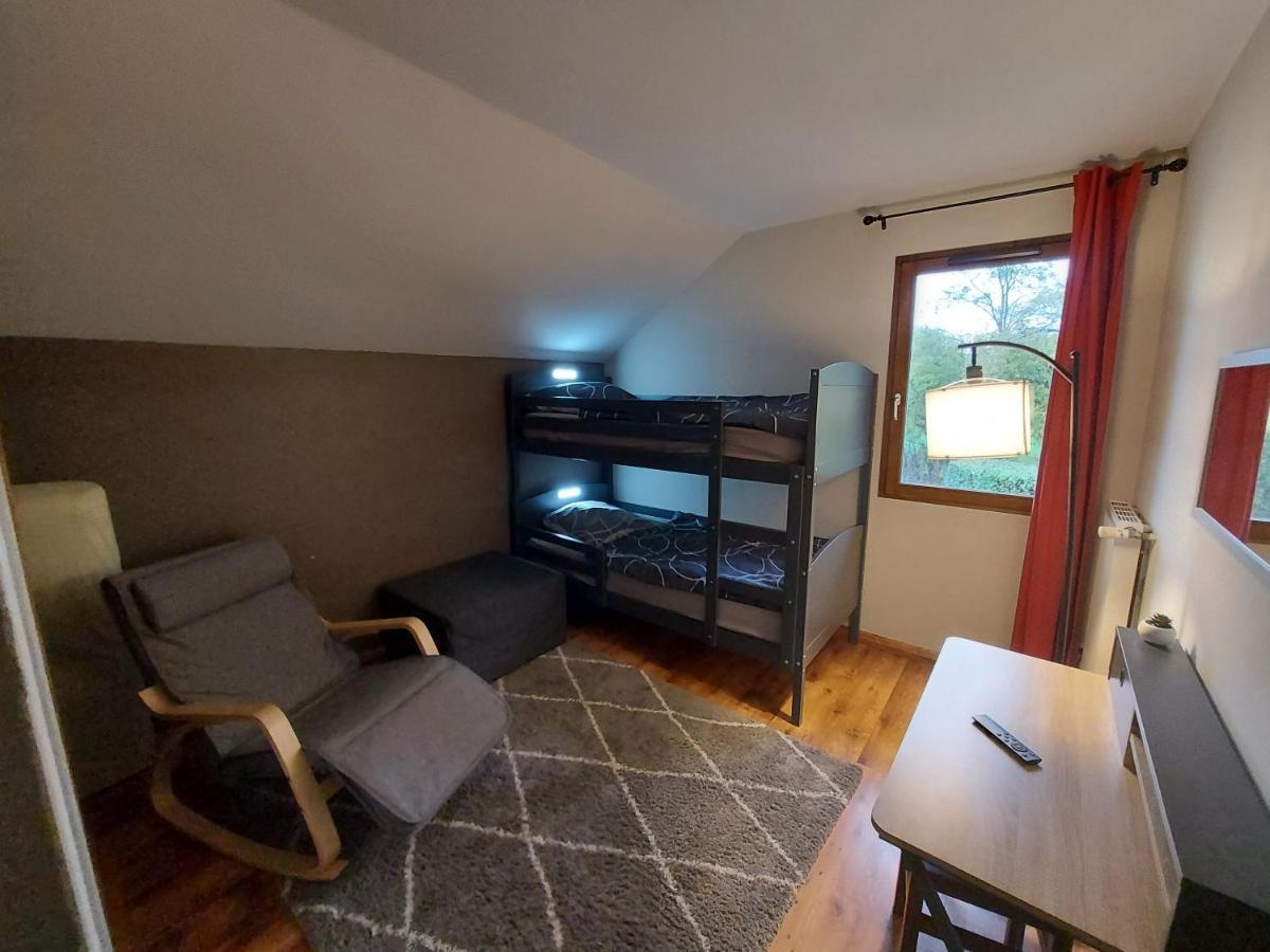 Casa vacanze Entre Et Montagne, Chaleureuse Maison 3 Pièces Avec Très Belle Vue D'annecy. Terrasse, Jardin, Parking, Cheminée, Barbecue ….